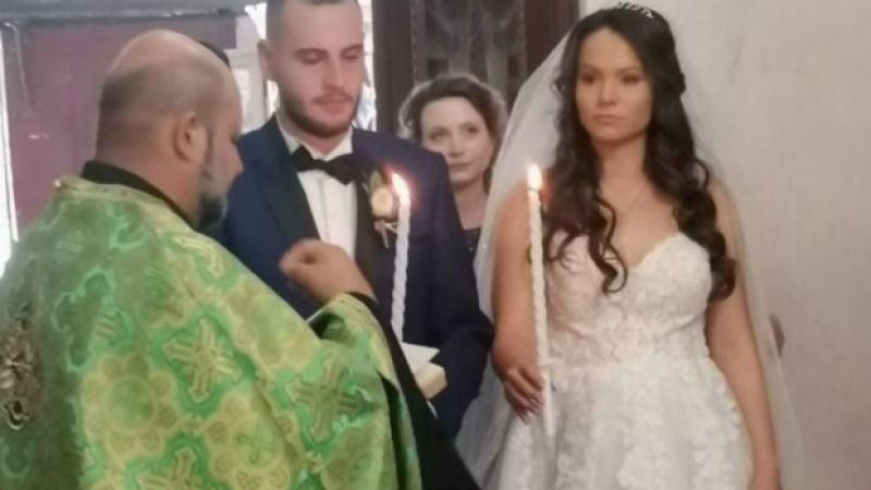Младоженец взе фамилията на булката в Гоце Делчев, за да... СНИМКИ