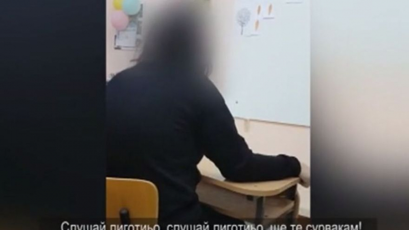 Скандални кадри на насилие от забавачка в Бургас, възпитателка ще чупи главата на дете