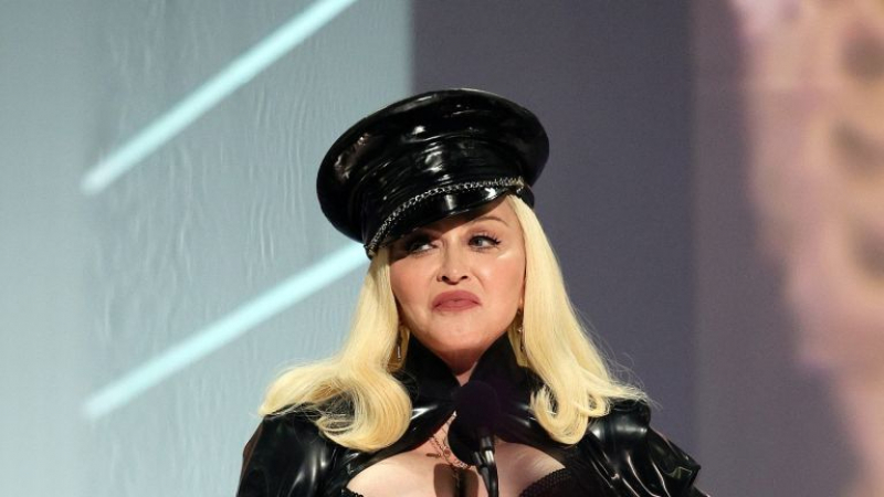 Мрежата онемя от СНИМКИ на Мадона без фотошоп, не са за гледане