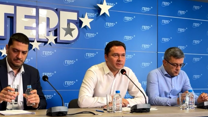 Митов разкри защо ГЕРБ не може да има никакви притеснения от проекта на Петков и Василев ВИДЕО