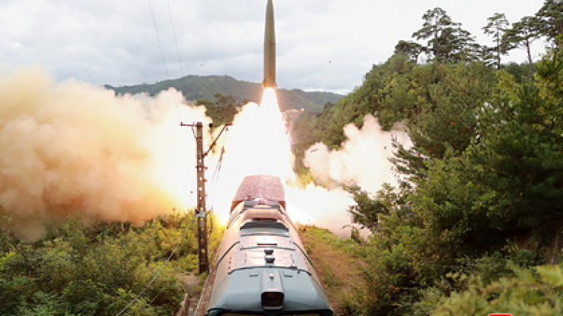 Пхенян показа как изстрелва балистични ракети от ядрен влак ВИДЕО 