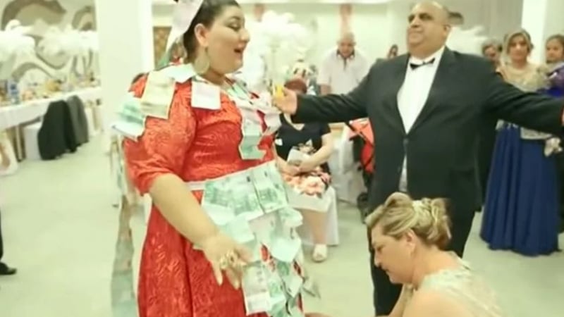 Циганска сватба за 180 хиляди евро с диаманти и лимузини сащиса мрежата ВИДЕО