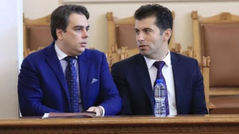 Нидал Алгафари с изумителна прогноза: Петков и Василев може да съберат поне 200 депутати в новото НС 