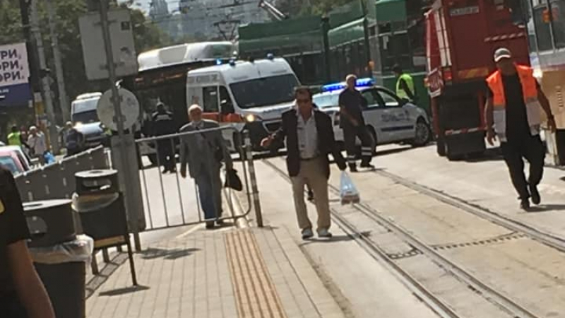 Горещи подробности за страшното меле между трамвай и автобус в София 