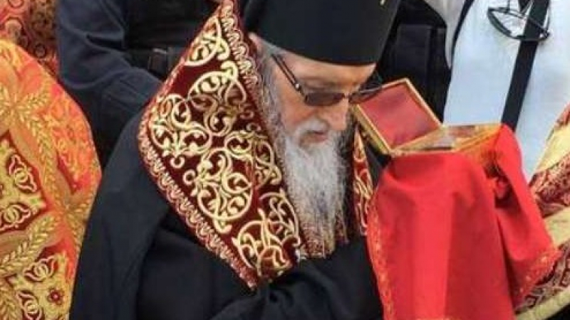 Сливенският митрополит се отметна за оставката 