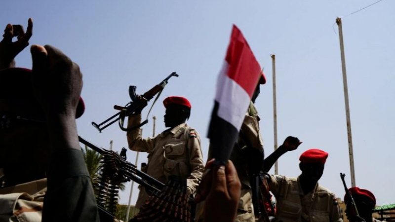 Ужас в Судан! Танкове тръгнаха по улиците