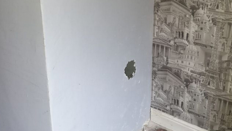 Учител се натъкна на нещо зловещо в стените на новия си дом СНИМКИ 