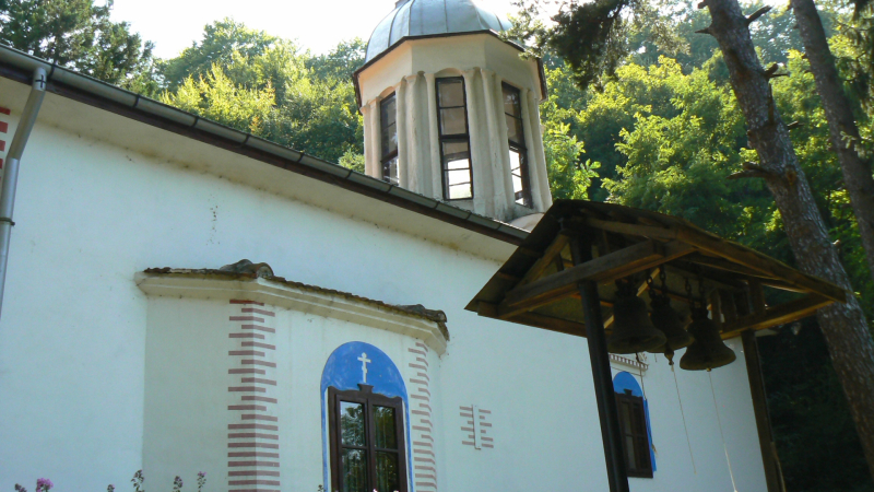 Мината в Перник се зае с възстановяването на пътя до историческия Дивотински манастир „Света Троица“ 