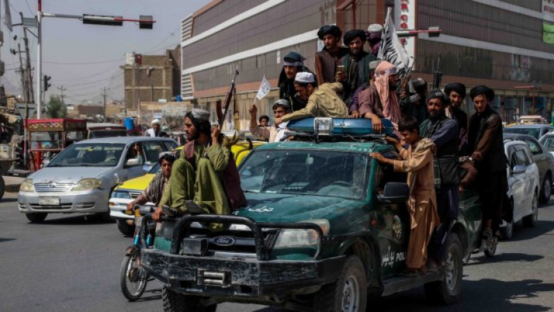 Талибаните забраниха на афганистанците да се бръснат СНИМКИ