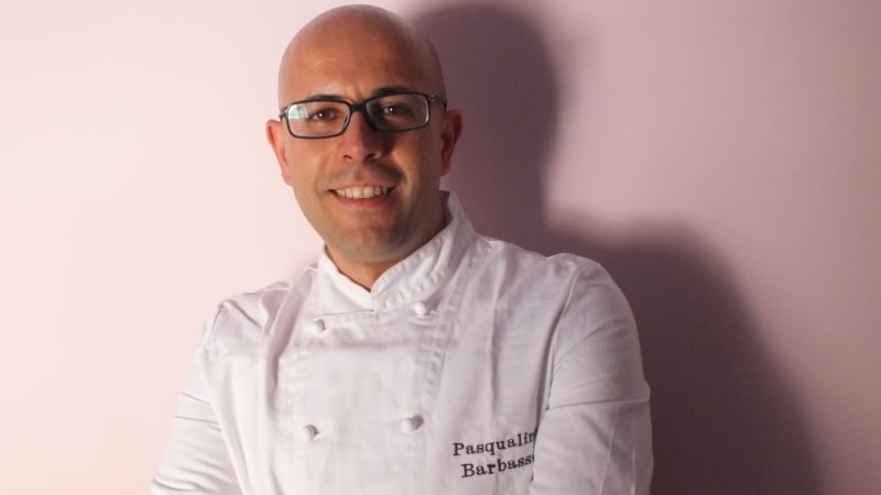 Световноизвестният шеф Паскуалино Барбасо прави шоу и черпи с автентична италианска пица гостите на Burrata Italiana от 29 септември до 3 октомври