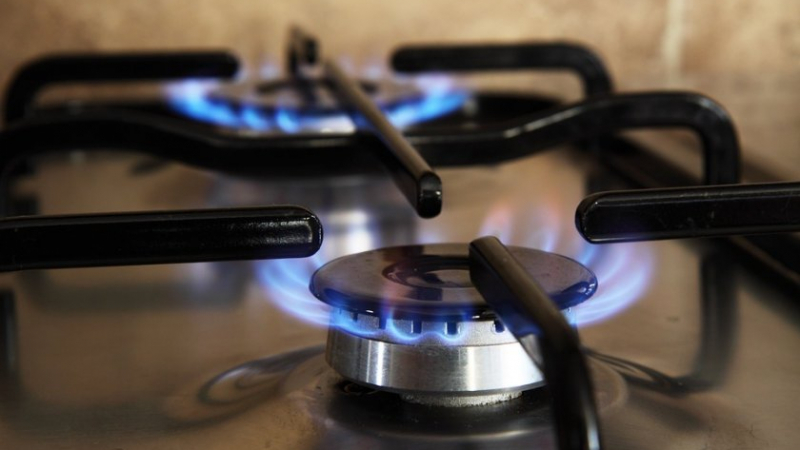 Така се прави: Френското правителство замразява цените на газа до април