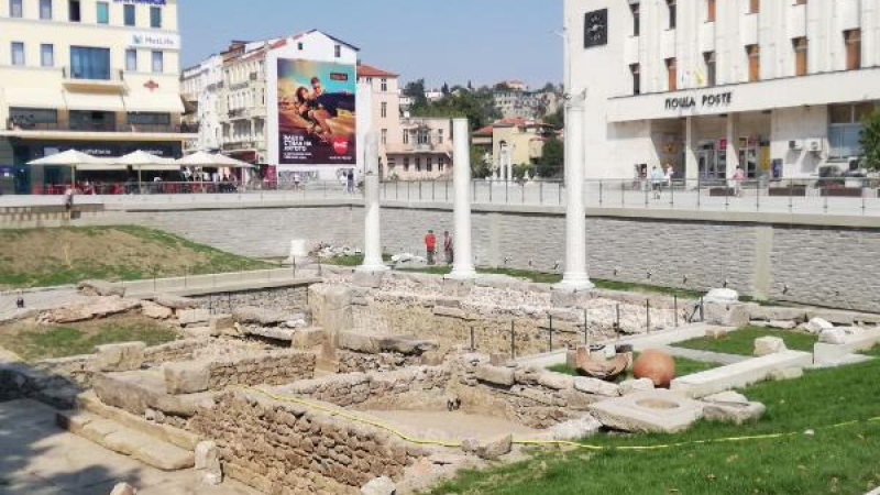 Пловдивчани гледат и се чудят: Какво е пък това чудо в центъра на града ВИДЕО 
