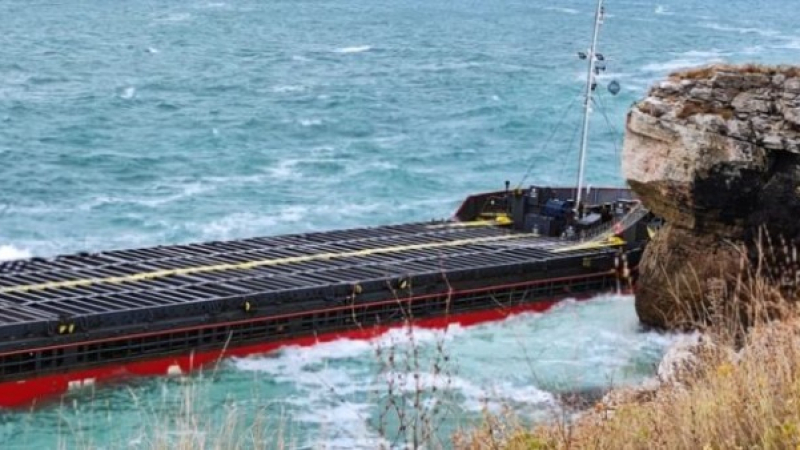 Извънредно: Ситуацията с кораба край Камен бряг е критична