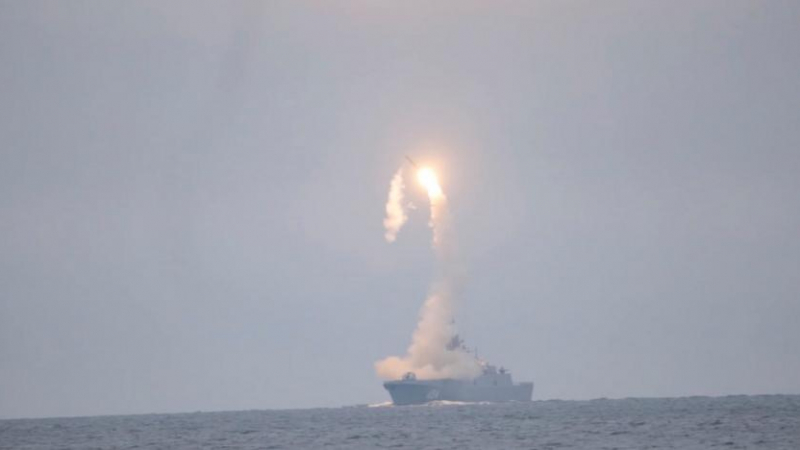 Русия изстреля за първи път хиперзвукова ракета "Циркон" от атомна подводница ВИДЕО