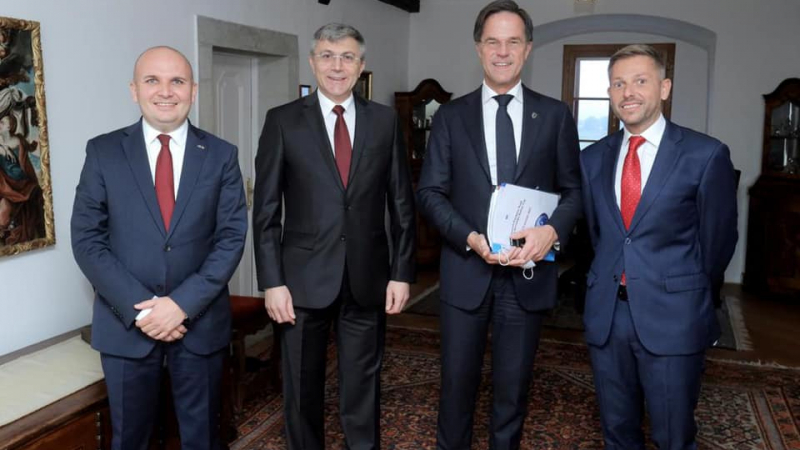 Мустафа Карадайъ на среща с либералните министър-председатели
