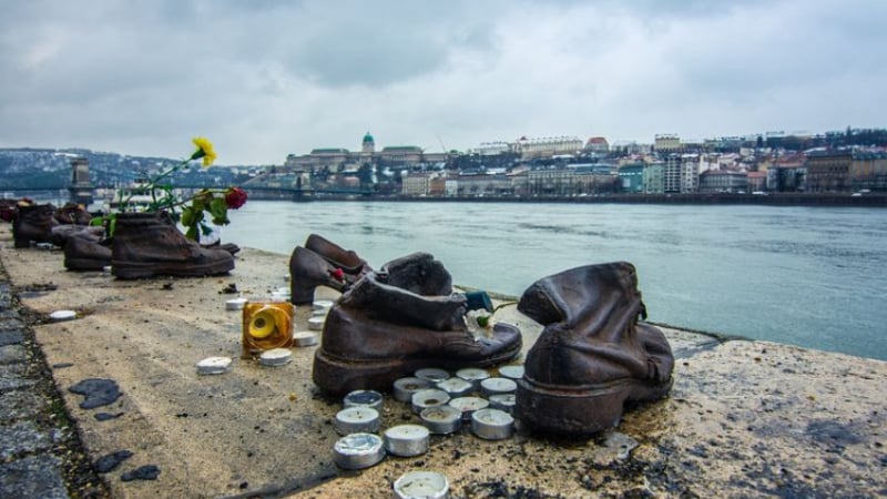 Страшната истина зад железните обувки в Будапеща: Паметник, който всеки трябва да види