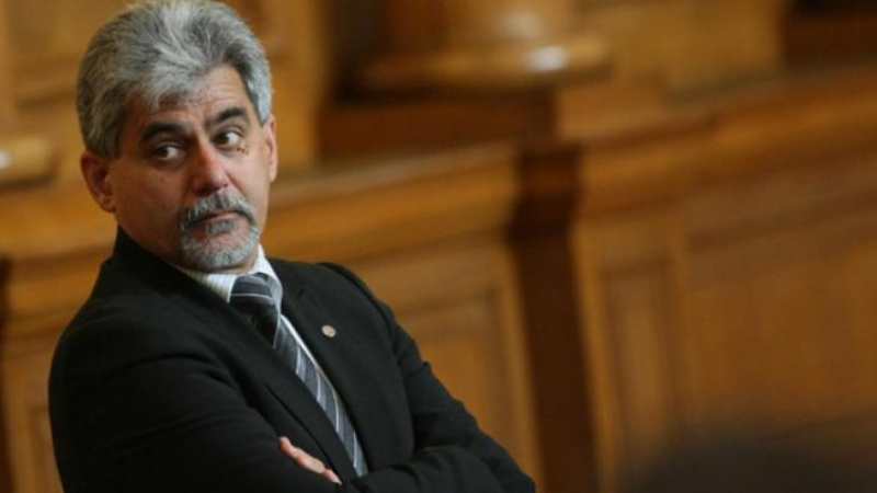 Кандидатът за президент на ВМРО заформи шокиращ скандал с наш университет