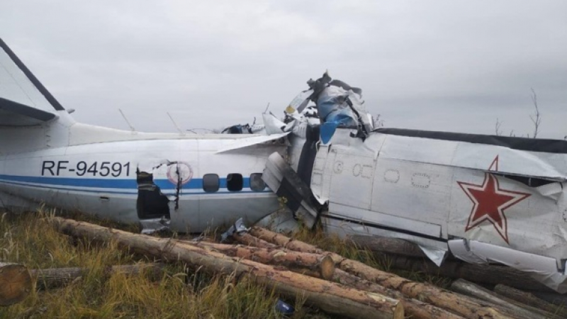 Самолет "Лет" L-410 се разби в Русия, има много жертви ВИДЕО