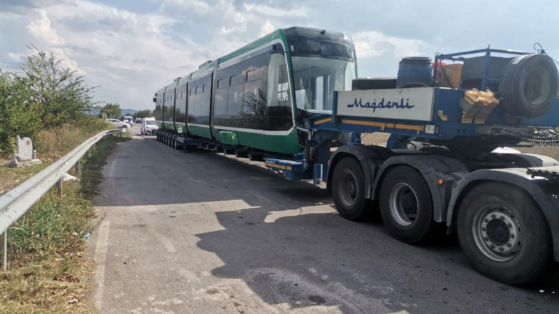 Трамвай блокира трафика през Ришкия проход 