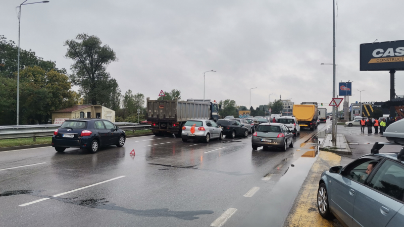 Верижни мелета блокираха София в ранна утрин СНИМКИ 
