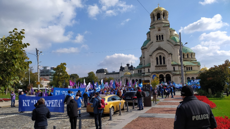 Гневни миньори и енергетици протестират в София, Янев склони на преговори  ВИДЕО