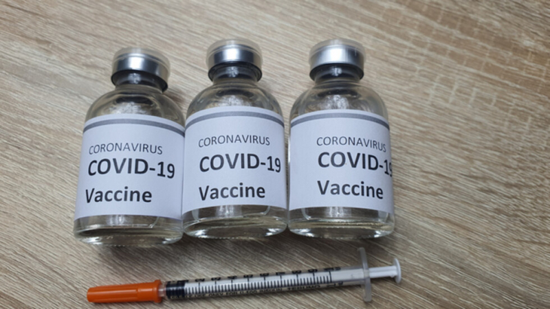 Испания започна масова ваксинация на...