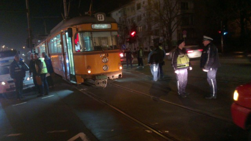 Само в БЛИЦ! Тежък инцидент с трамвай в столицата