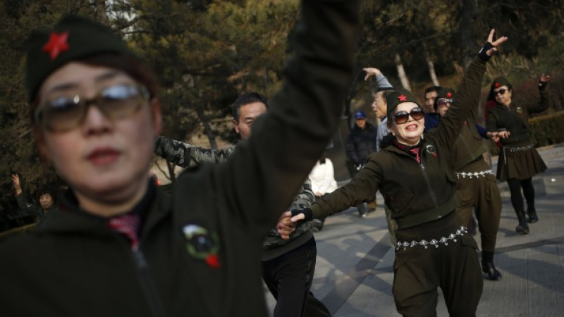 Китай обявява война на "танцуващите баби" ВИДЕО