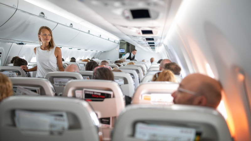 Първа голяма авиокомпания спира задължителното носене на маски в самолета