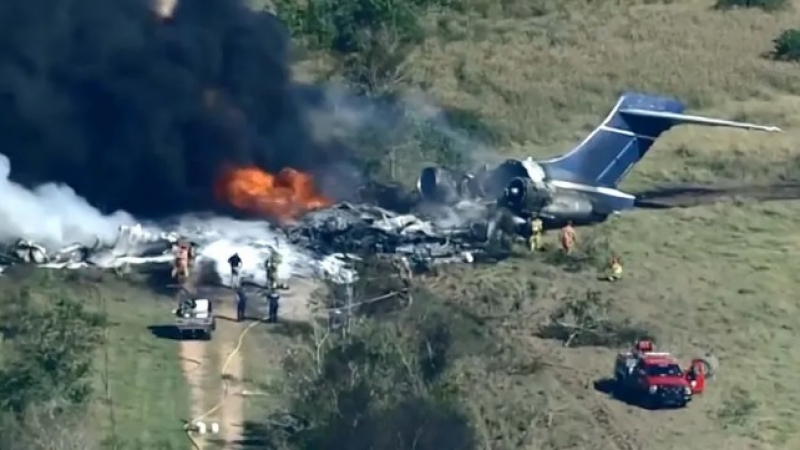 Огнен кошмар: Самолет с десетки пътници се разби и запали в САЩ ВИДЕО