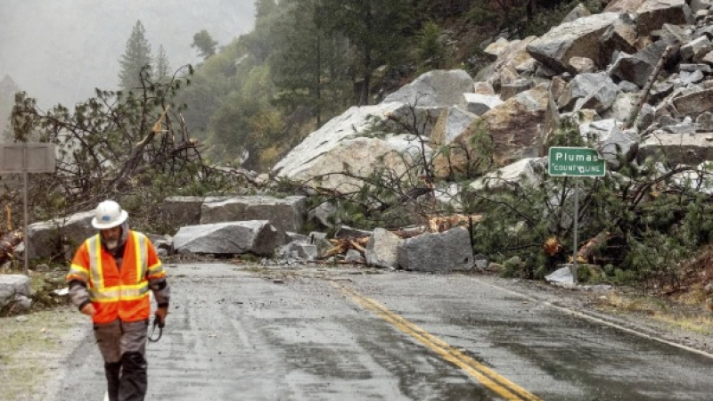 Силна буря се развилня и нанесе сериозни щети в Калифорния ВИДЕО