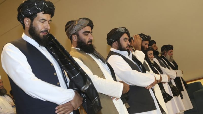 Талибаните забраняват музиката и пушенето, връщат нравствената полиция