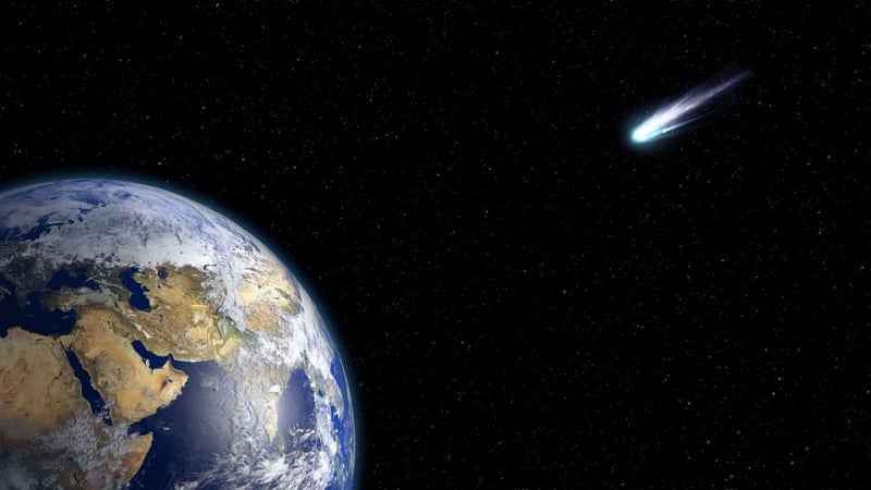 Огромна комета лети към Земята