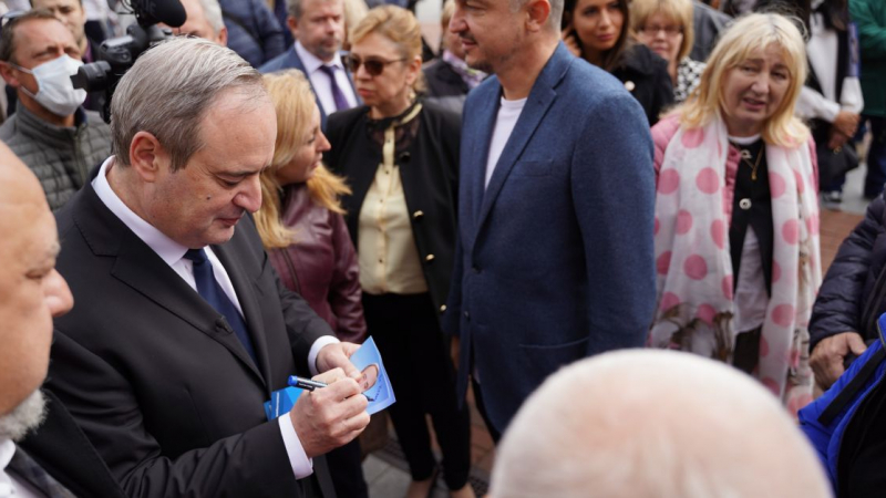 Проф. Герджиков се срещна с избиратели във Варна, отправи призив към Радев СНИМКИ