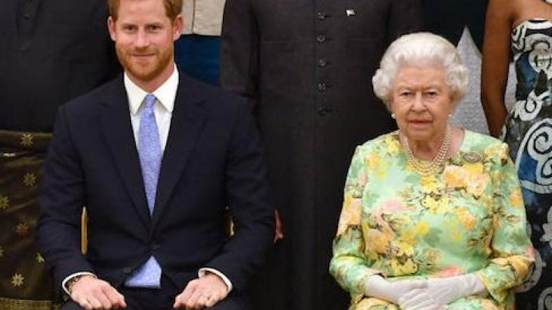 Хари е в паника заради здравето на кралица Елизабет II