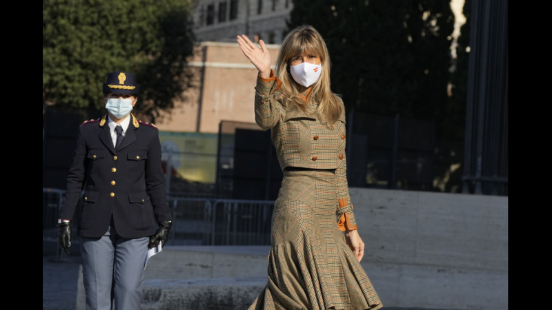 Модни диктаторки: Съпругите на политиците от Г-20 завладяха Рим СНИМКИ