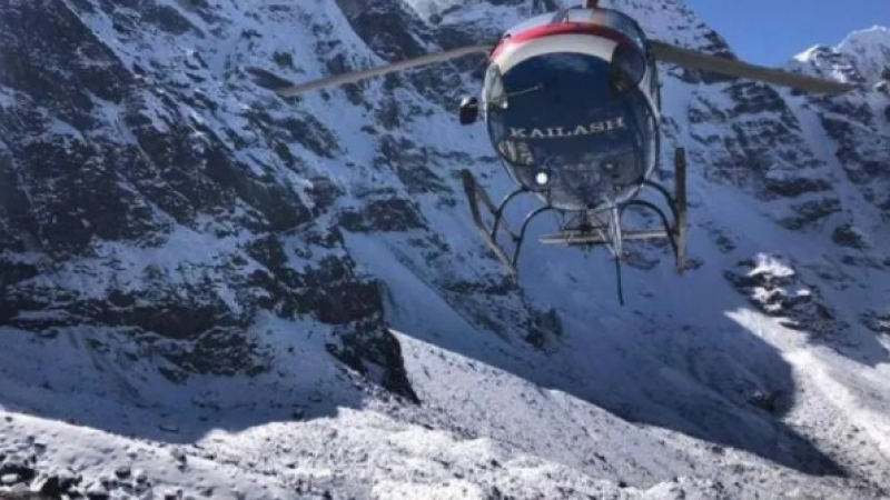 Кошмар край Еверест: Смелчаци решиха да си играят със смъртта и сега ги издирват СНИМКИ