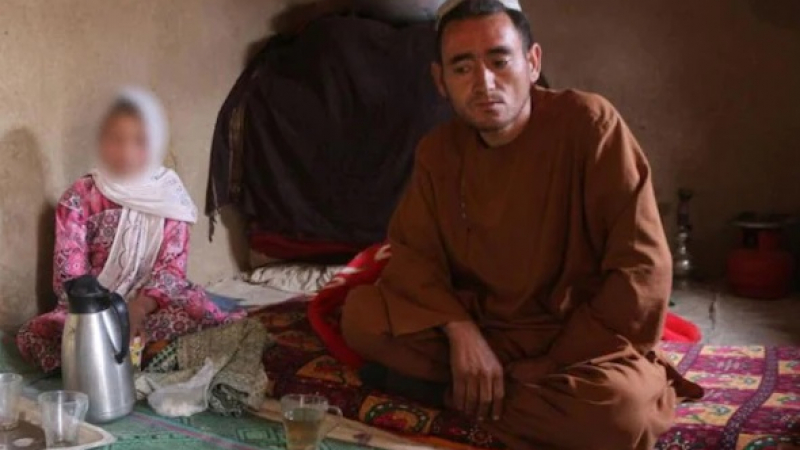 Афганистанец продаде 9-г. си дъщеря на 55-г. мъж и проплака: Моля ви, не я бийте! ВИДЕО