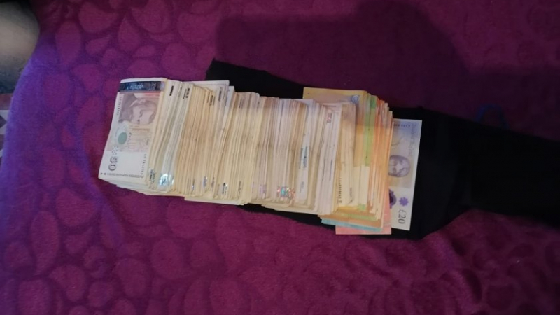 Списъци с имена и голяма сума пари са открити в дома на кметицата на Симеоновград