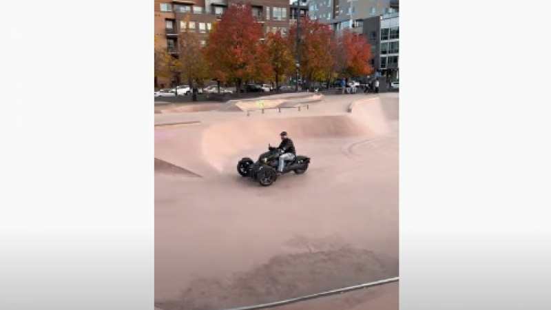 Тарикат влезе с мотор в скейт парк и развесели интернет с фиаското си ВИДЕО