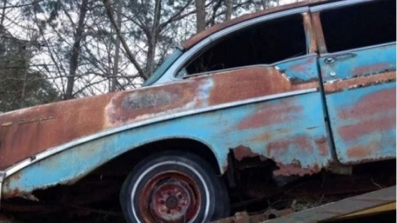 Намериха изчезнал автовоз с коли, престоял 60 години с ключ в ключалката СНИМКИ