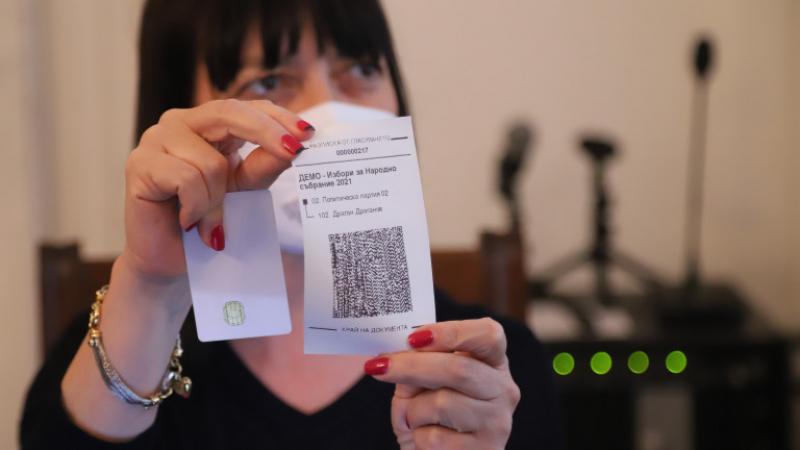 Мрежата ври и кипи за жената, която изяде разписката от машината за гласуване ВИДЕО 