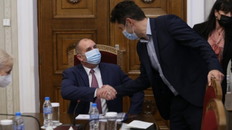 Димчев: Президентът-премиер ще връчи премиерски мандат на премиерът-противоконституционен министър