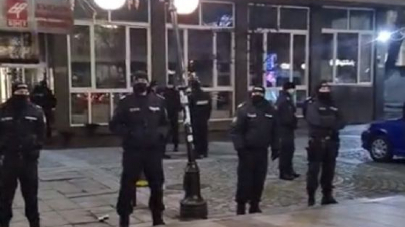 Ексклузивно в БЛИЦ! Полиция обгради БНТ преди голямото дерби Радев - Герджиков!
