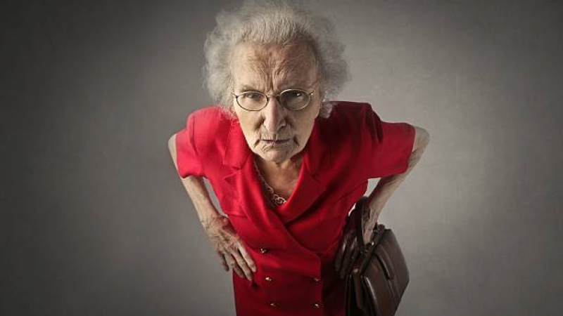 Страх от COVID: Баба накисна 3000 евро в белина, резултатът е кошмарен СНИМКИ