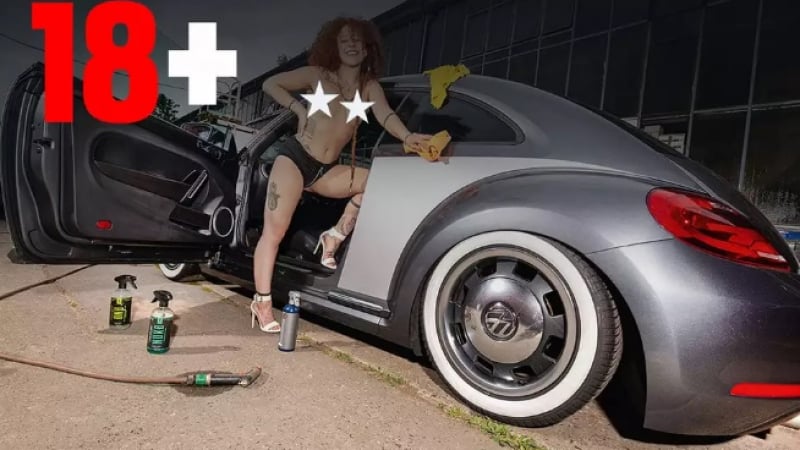 Сексапилни хубавици по голи гърди на автомивка в новия горещ автокалендар СНИМКИ 18+