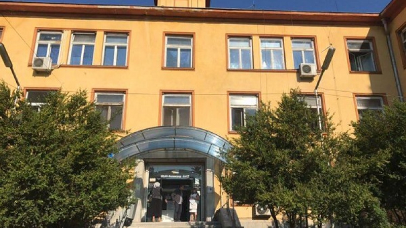 Пореден скандал във Велинград: Общински съветници заплашват медици от МБАЛ Велинград, ако не защитят уличения си в схема за източване на ковид средства управител