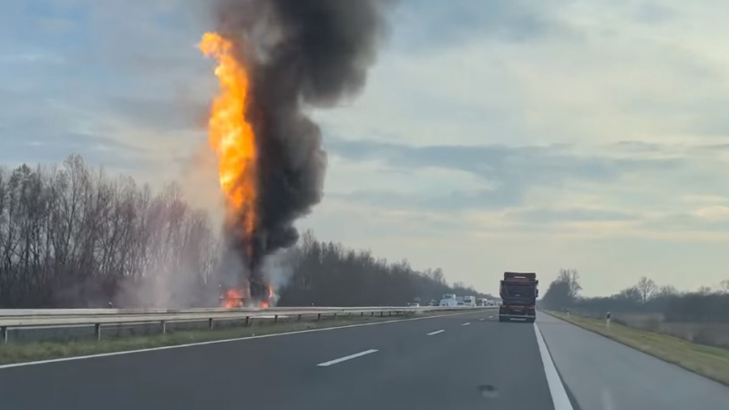 Нов огнен ад на магистрала: Взриви се цистерна ВИДЕО