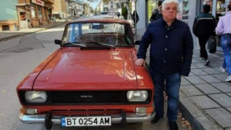 Търновски адвокат събира погледите на съгражданите си с 50-г. съветско возило СНИМКИ 