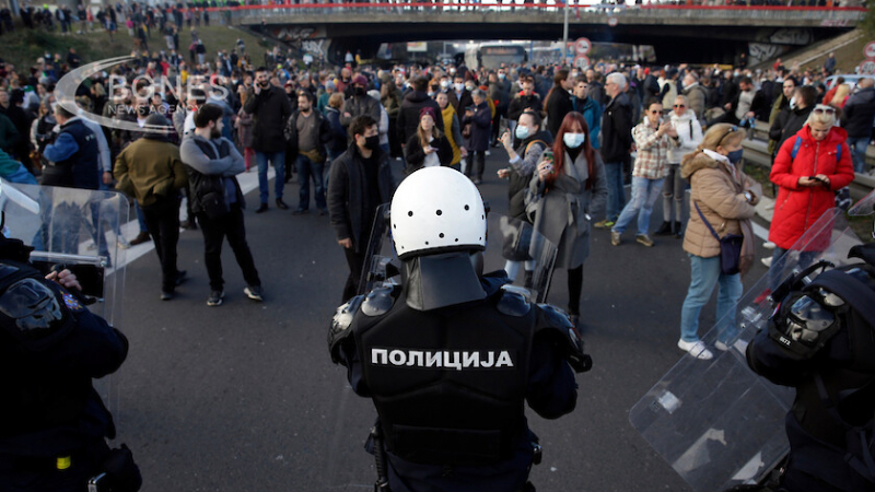Какво се случва в Сърбия? Хиляди блокираха магистрали и мостове, страшно е! ВИДЕО